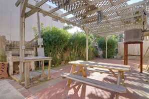 Interior - Beach Digs: Walk to Restaurants, Bars & Ocean (South Padre Island)