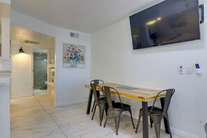 Interior - Beach Digs: Walk to Restaurants, Bars & Ocean (South Padre Island)