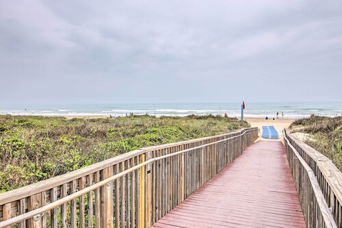 Beach Digs: Walk to Restaurants, Bars & Ocean