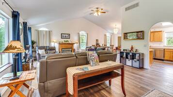 House (3 Bedrooms) | Interior