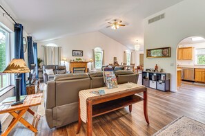 House (3 Bedrooms) | Interior