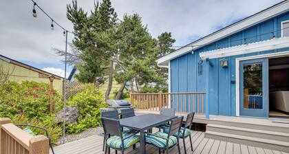 House w/ Hot Tub & Deck - Walk to Seaside Beach!