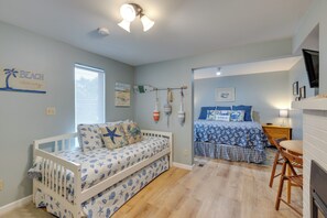 House (6 Bedrooms) | Interior - House w/ Hot Tub & Deck - Walk to Seaside Beach! (Seaside)