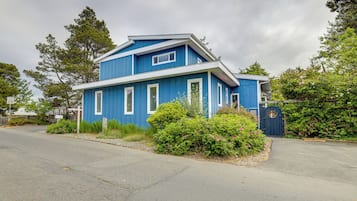 House (6 Bedrooms) | Interior