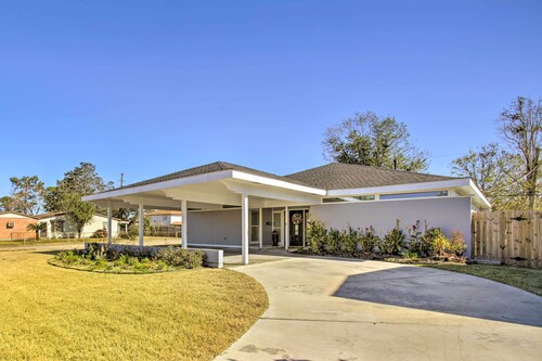 Vibrant Terrytown Home w/ Yard ~ 6 Mi to Nola