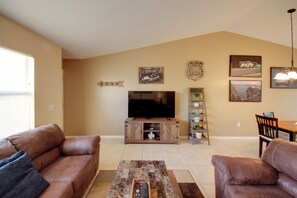Apartment (2 Bedrooms) | Interior - Screened Porch + Pool Access: Cozy Sebring Condo (Sebring)