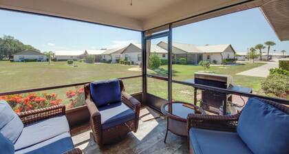 Screened Porch + Pool Access: Cozy Sebring Condo