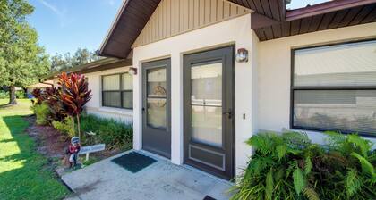 Screened Porch + Pool Access: Cozy Sebring Condo