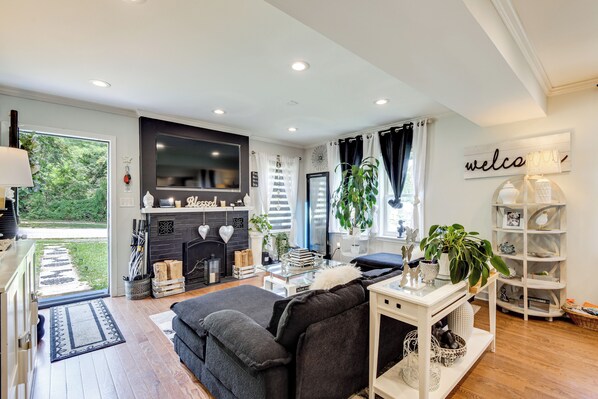 House (3 Bedrooms) | Interior - Outdoor Pool & Hot Tub: Retreat - 6 Mi to Dtwn! (Baltimore)