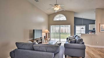 House (3 Bedrooms) | Interior