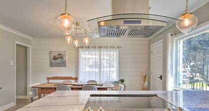 Chic Charleston Home - Half Mile to Park Circle!