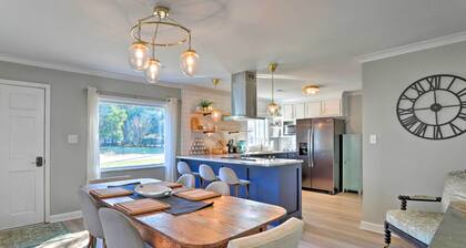 Chic Charleston Home - Half Mile to Park Circle!