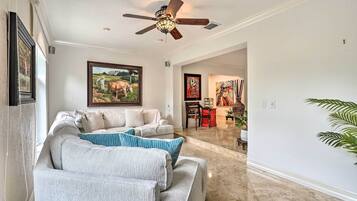 House (4 Bedrooms) | Interior