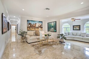 House (4 Bedrooms) | Interior