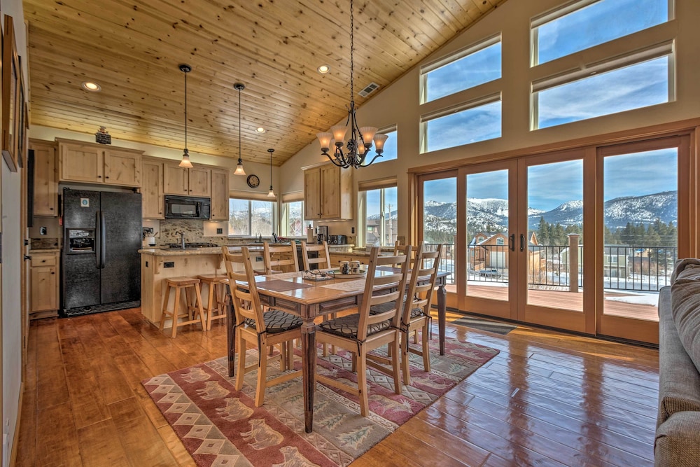 Mountain-view Deck: South Lake Tahoe Retreat! - Lake Tahoe