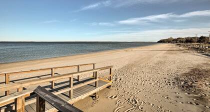 Walk to Beach: Long Island Wine Country Home!