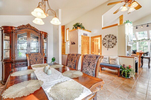 House (3 Bedrooms) | Interior - 330760: Home w/ Hot Tub - 11 Mi to Rainbow Falls (Woodland Park)