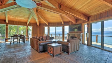 House (5 Bedrooms) | Interior