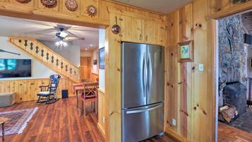 House (5 Bedrooms) | Interior