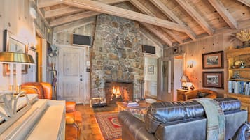 House (5 Bedrooms) | Interior