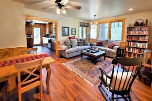 Hús (5 Bedrooms) | Að innan