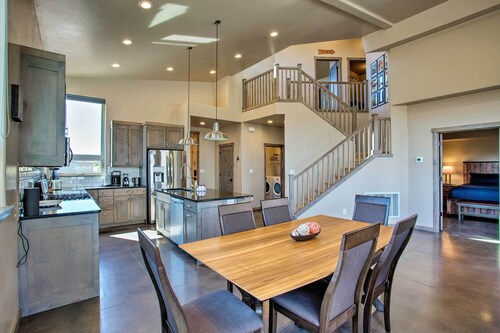 Upscale Moab Townhome w/ Hot Tub: 20 Min to Arches