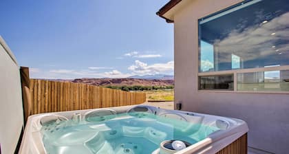 Upscale Moab Townhome w/ Hot Tub: 20 Min to Arches