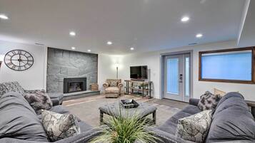 Apartment (2 Bedrooms) | Front of property