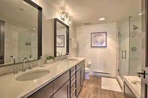 Apartment (3 Bedrooms) | Badezimmer