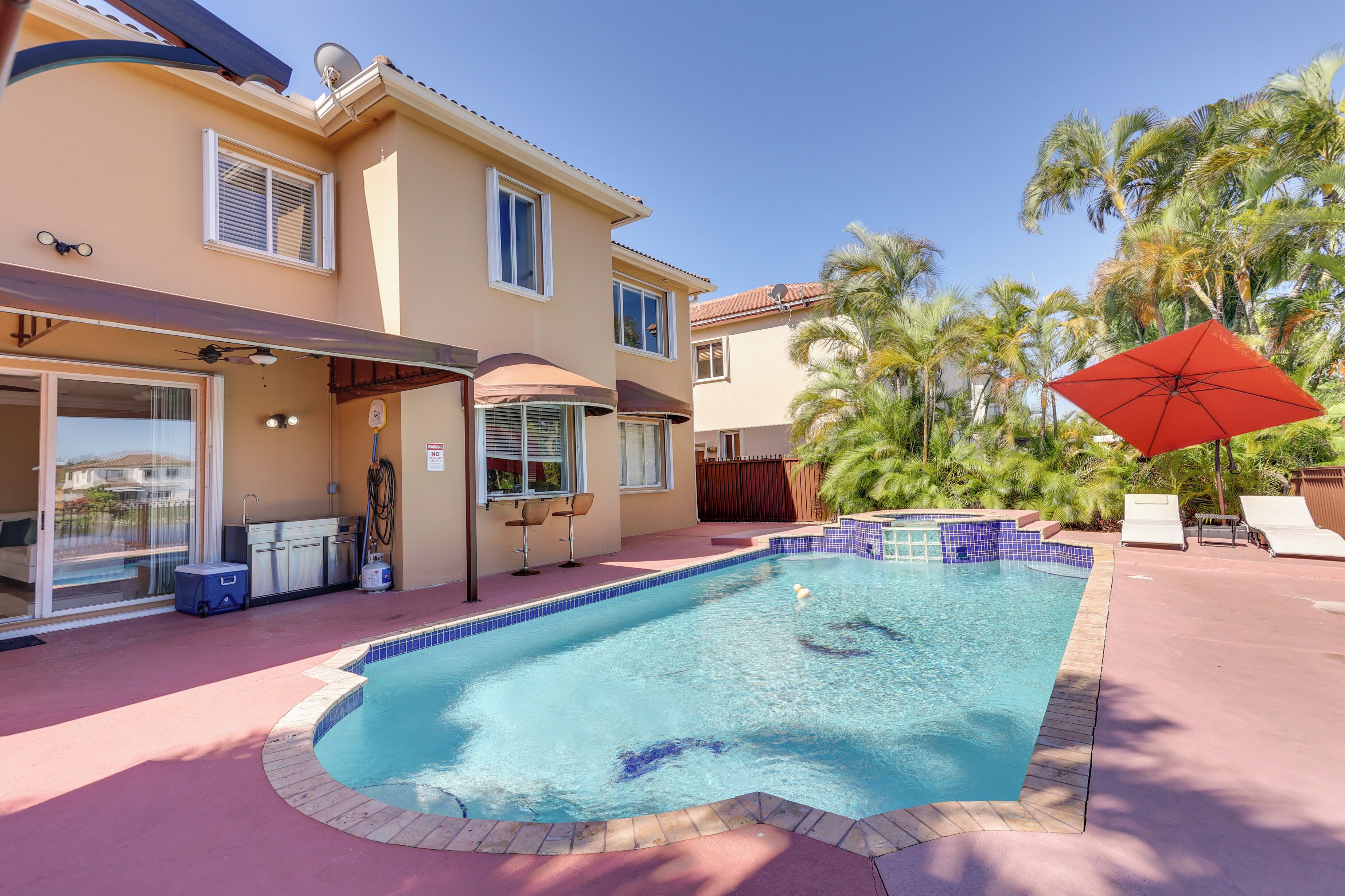 House (4 Bedrooms) | Front of property