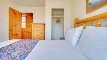 Cottage (2 Bedrooms) | Interior