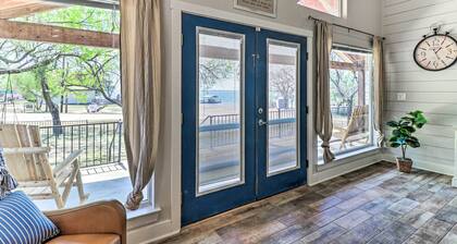 Charming Burnet Cottage w/ Lake View + Porch!