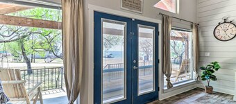 Charming Burnet Cottage w/ Lake View + Porch!