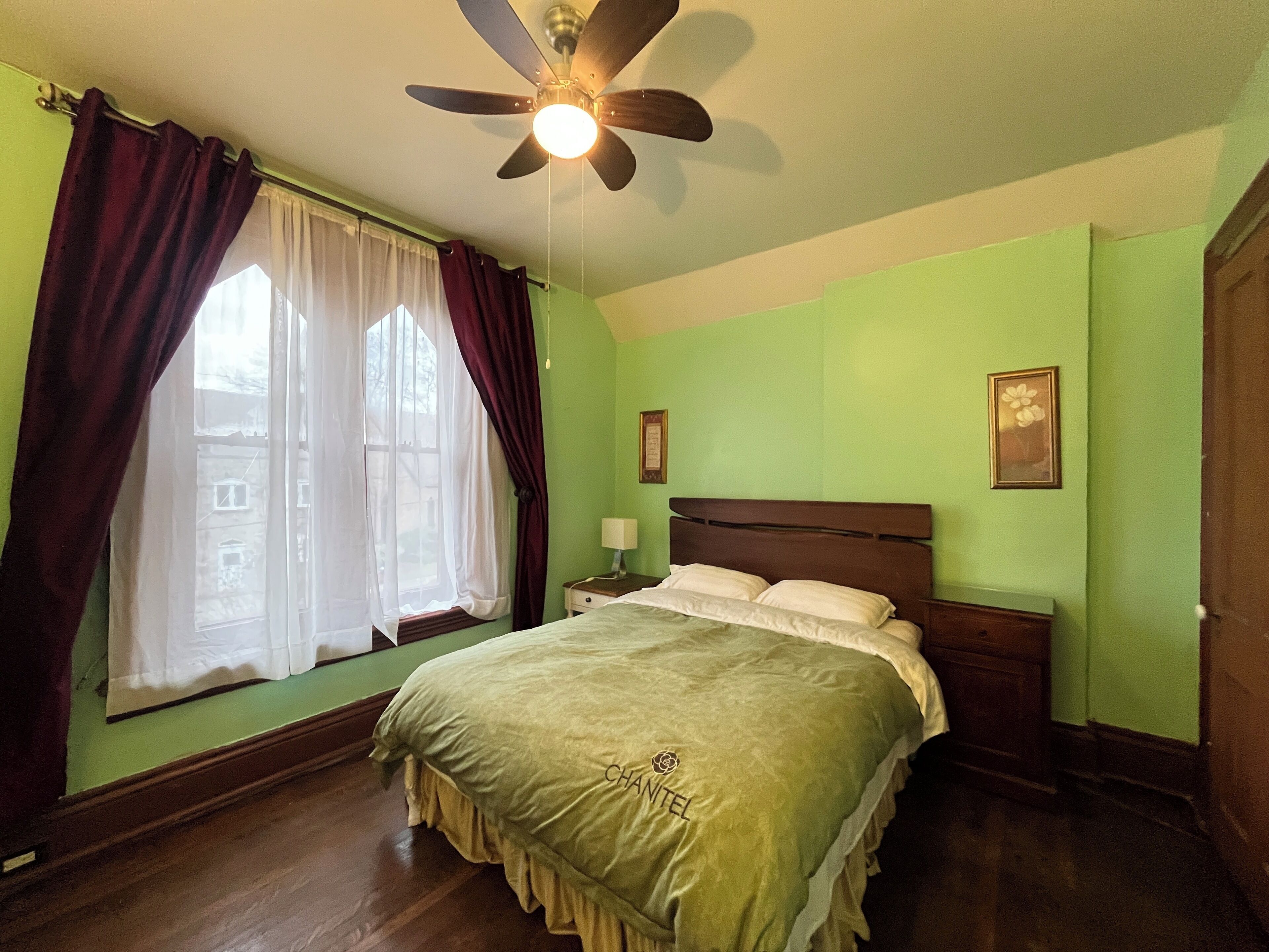 5 habitaciones, tabla de planchar con plancha y wifi gratis 