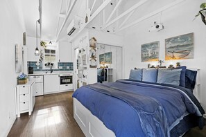 Apartment (0 Bedroom) | Interior