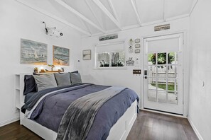 Apartment (0 Bedroom) | Interior