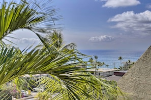 Apartment (2 Bedrooms) | Interior - Downtown Kona Condo w/ Pool Access: Walk to Beach! (Kailua-Kona)