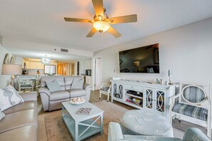 Interior - Beachfront Condo w/ Pool in Redington Shores (Redington Shores)