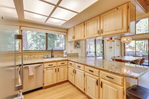 Interior - 2 Mi to Skylandia Beach: Tahoe City Home w/ Deck (Tahoe City)