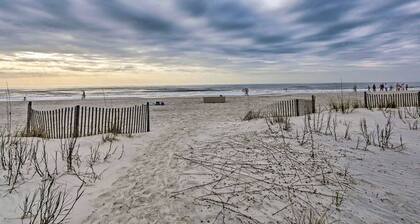 Ocean Views + Pool Access: Hilton Head Getaway