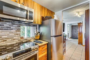 Apartment (2 Bedrooms) | Interior - Ultimate Oceanfront Townhome w/ A/C On Kona Coast (Kailua-Kona)