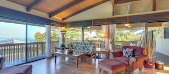 Kailua-kona Coastal Refuge w/ Lanai + Ocean Views!