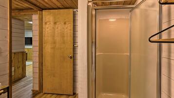 House (6 Bedrooms) | Interior