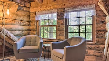 House (6 Bedrooms) | Interior