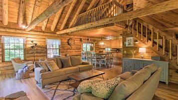 House (6 Bedrooms) | Interior