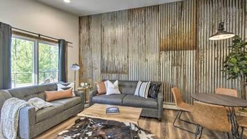 Apartment (3 Bedrooms) | Front of property