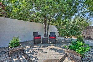 House (3 Bedrooms) | Interior - Stylish Bakersfield Getaway With Pool Table! (Bakersfield)