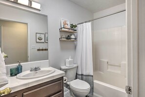 Interior - Stylish Bakersfield Getaway With Pool Table! (Bakersfield)