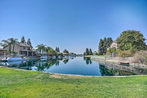 House (3 Bedrooms) | Interior - Stylish Bakersfield Getaway With Pool Table! (Bakersfield)