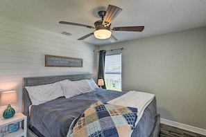 House (3 Bedrooms) | Interior - 2 Blocks to Gulf: Surfside Beach Family Home! (Freeport)